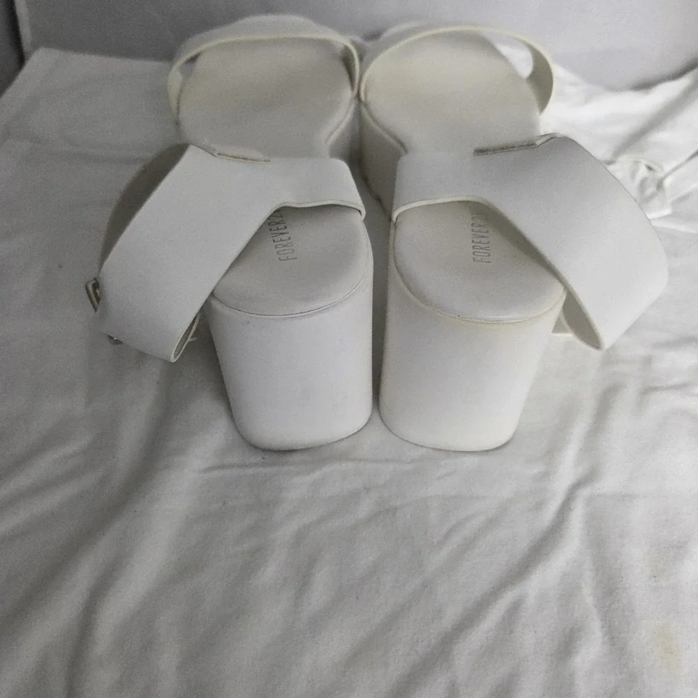 Forever 21 Sandals Womens Size 9 White Platform Wedge Ankle Strap Buckle Shoes